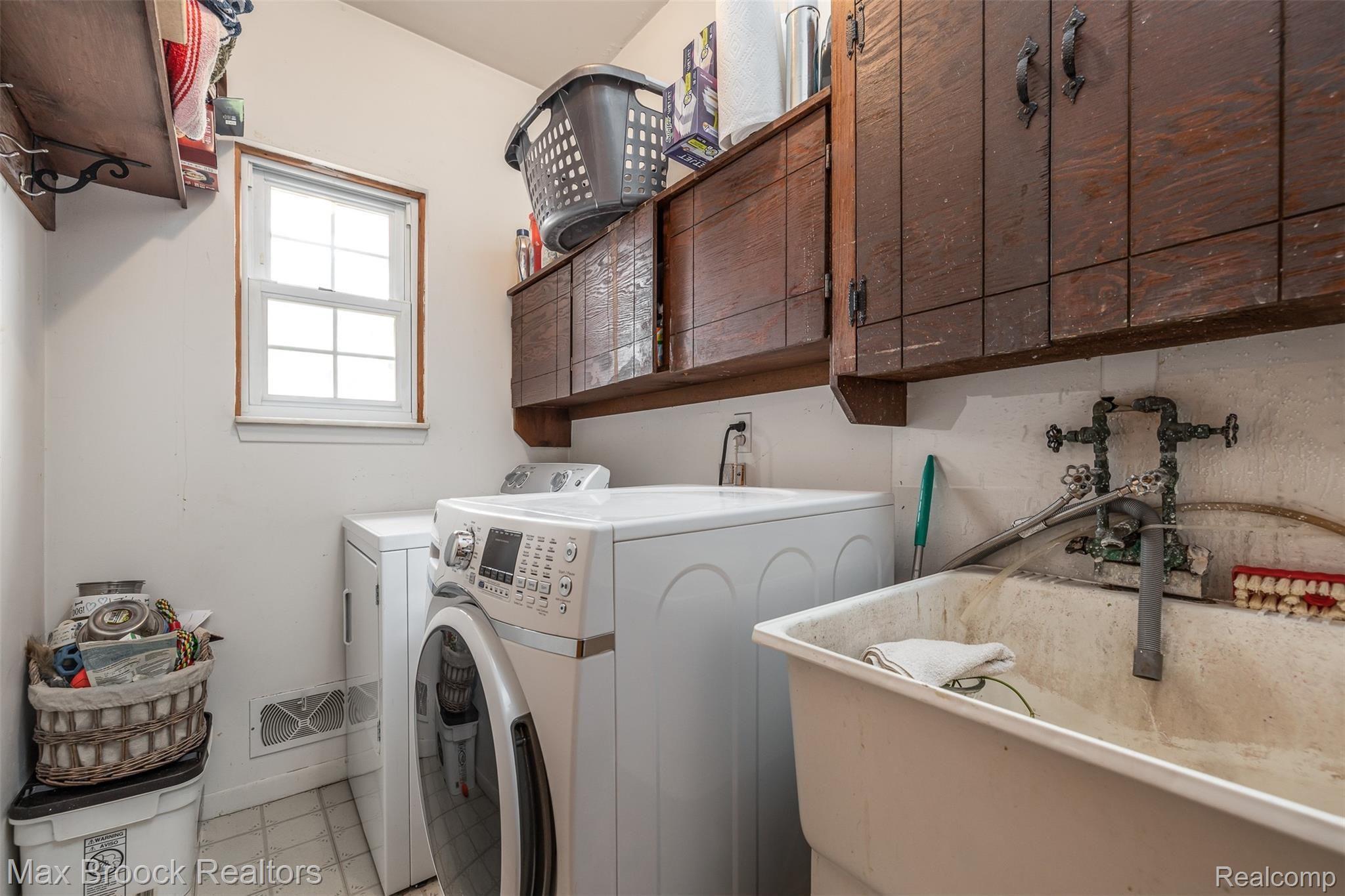 36071 Curtis Road Livonia, MI 48152 - Photo 13 of 29 2E2A9114-Edit.jpg