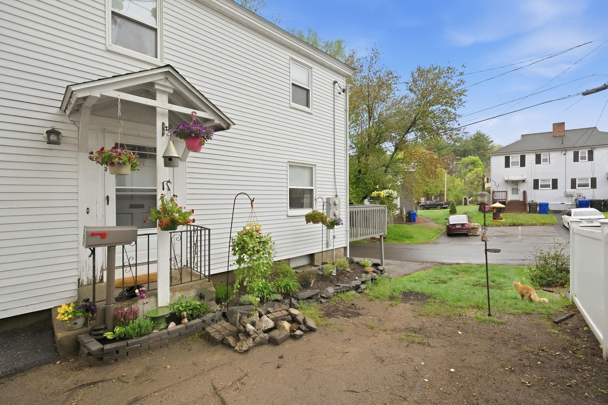 77 Merrow Street Manchester, NH 03104 - Photo 3 of 30