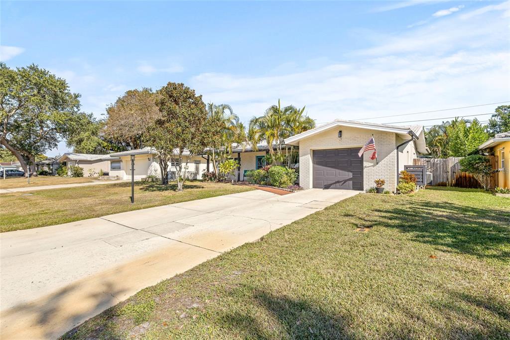 2423 Rutland Lane Clearwater, FL 33763 - Photo 4 of 68 Gallery Image 4