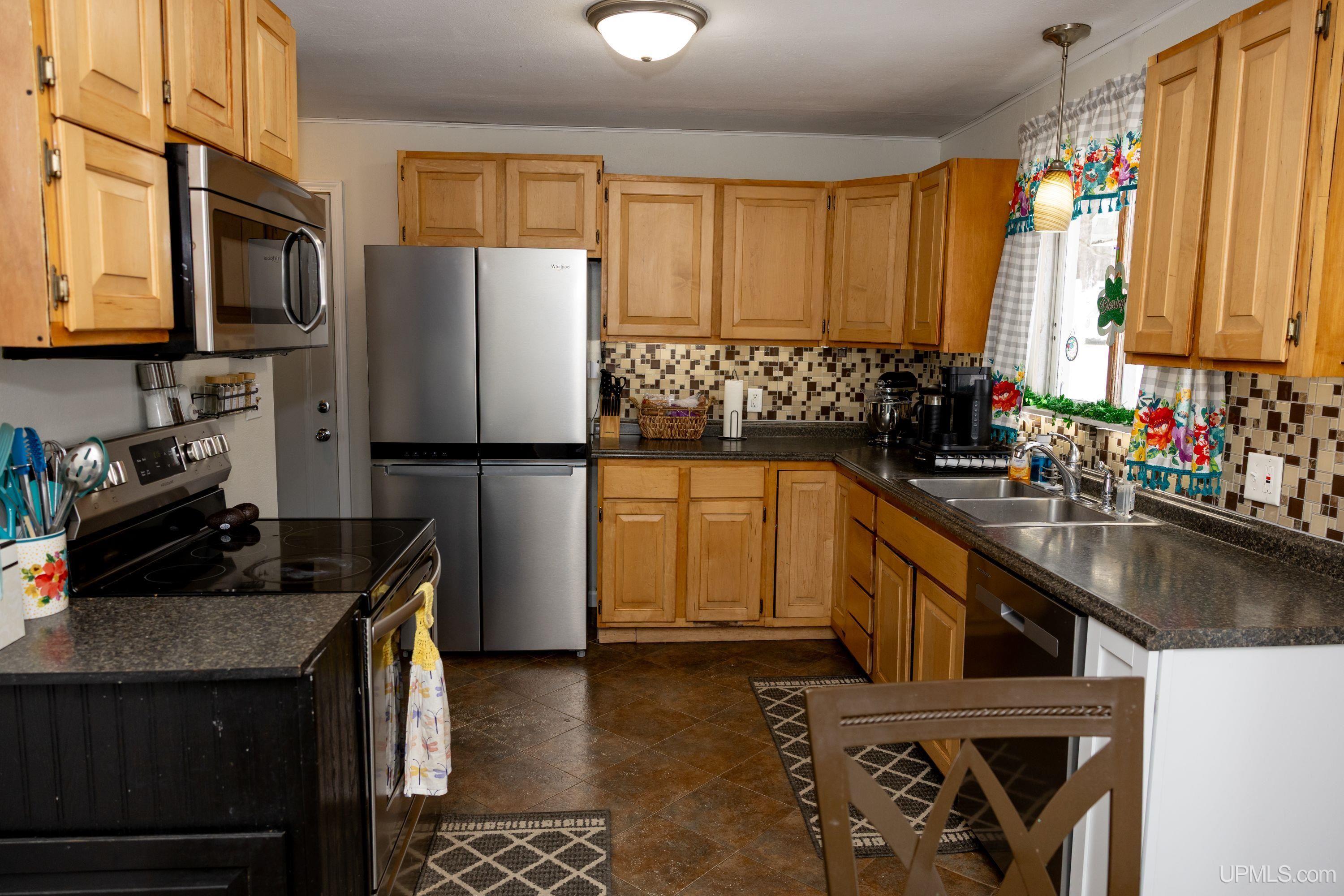 125 Lawrence Avenue Ishpeming, MI 49849 - Photo 4 of 57