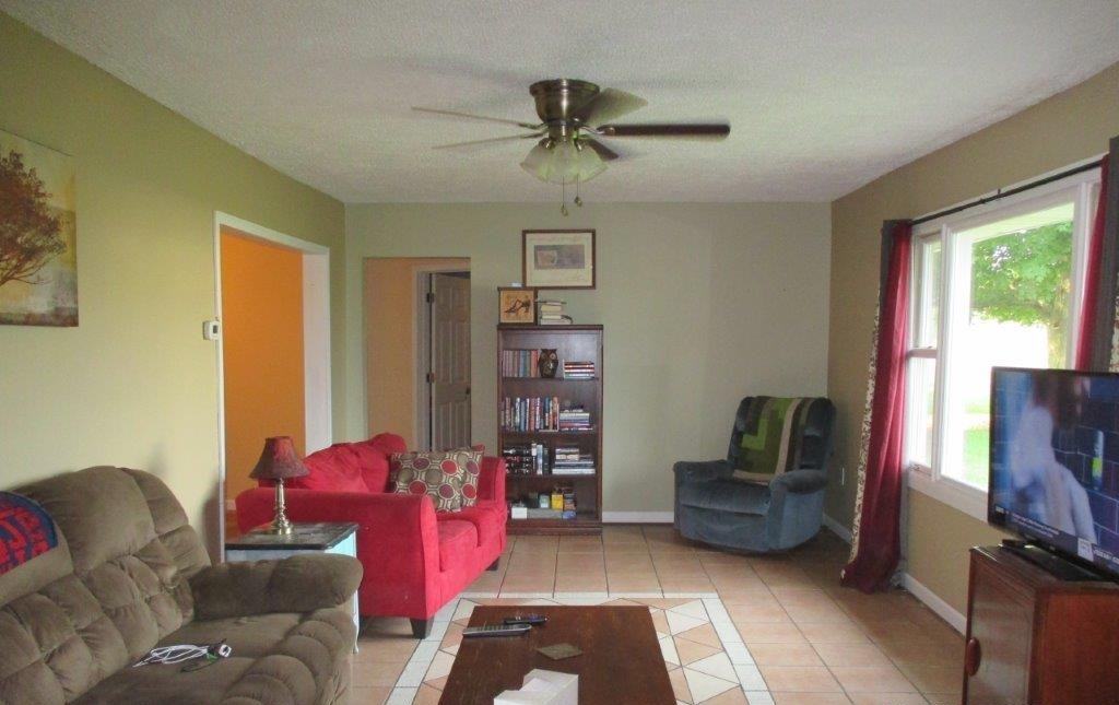 13371 North Warner Road Syracuse, IN 46567 - Photo 3 of 12 Gallery Image 3