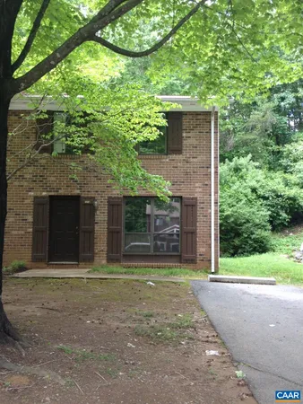 $2,095 | 121 Longwood Drive, Unit A, Charlottesville, VA 22903