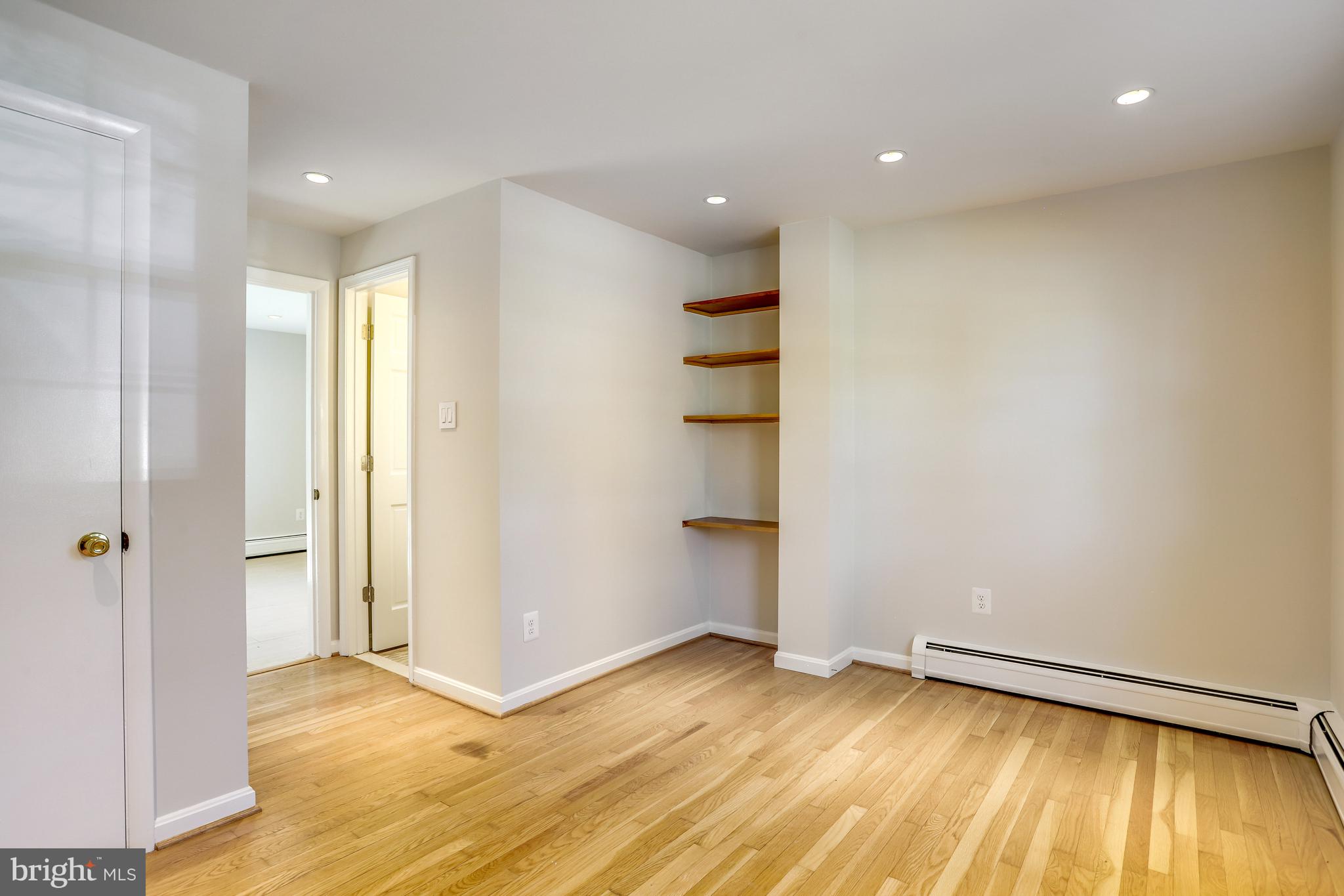 9815 Belhaven Road Bethesda, MD 20817 - Photo 13 of 53 Entry level bedroom