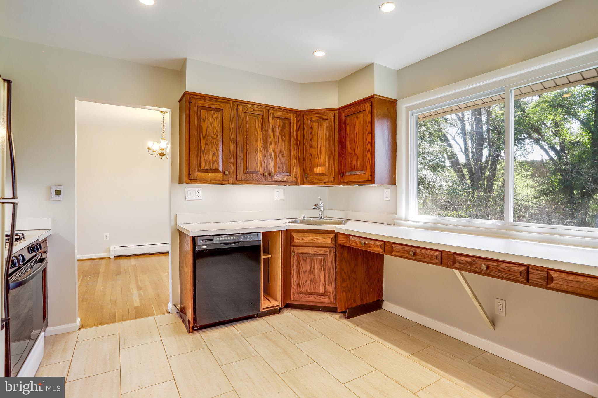 9815 Belhaven Road Bethesda, MD 20817 - Photo 16 of 53 Kitchen