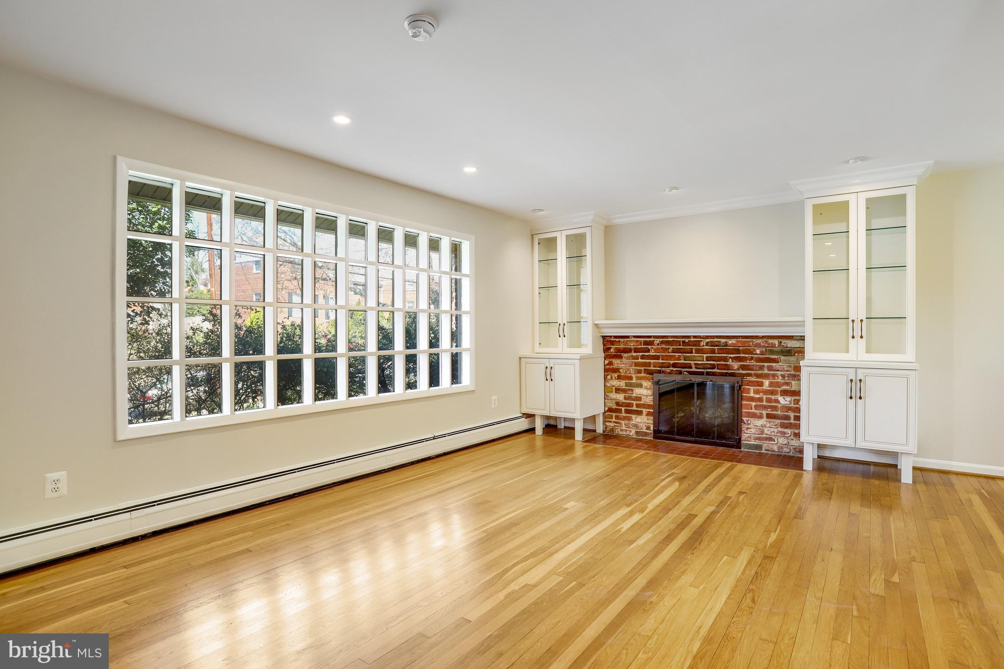 9815 Belhaven Road Bethesda, MD 20817 - Photo 23 of 53 Living room