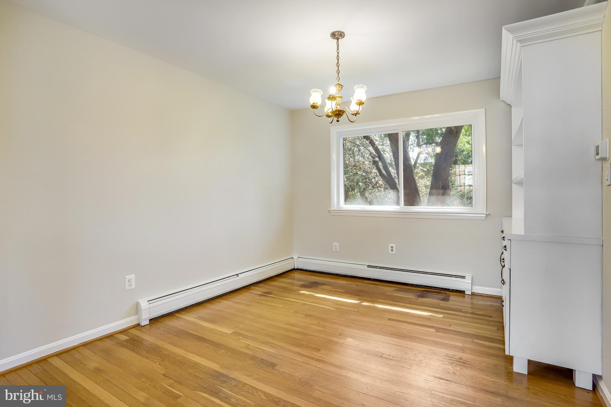 9815 Belhaven Road Bethesda, MD 20817 - Photo 27 of 53 Dining room