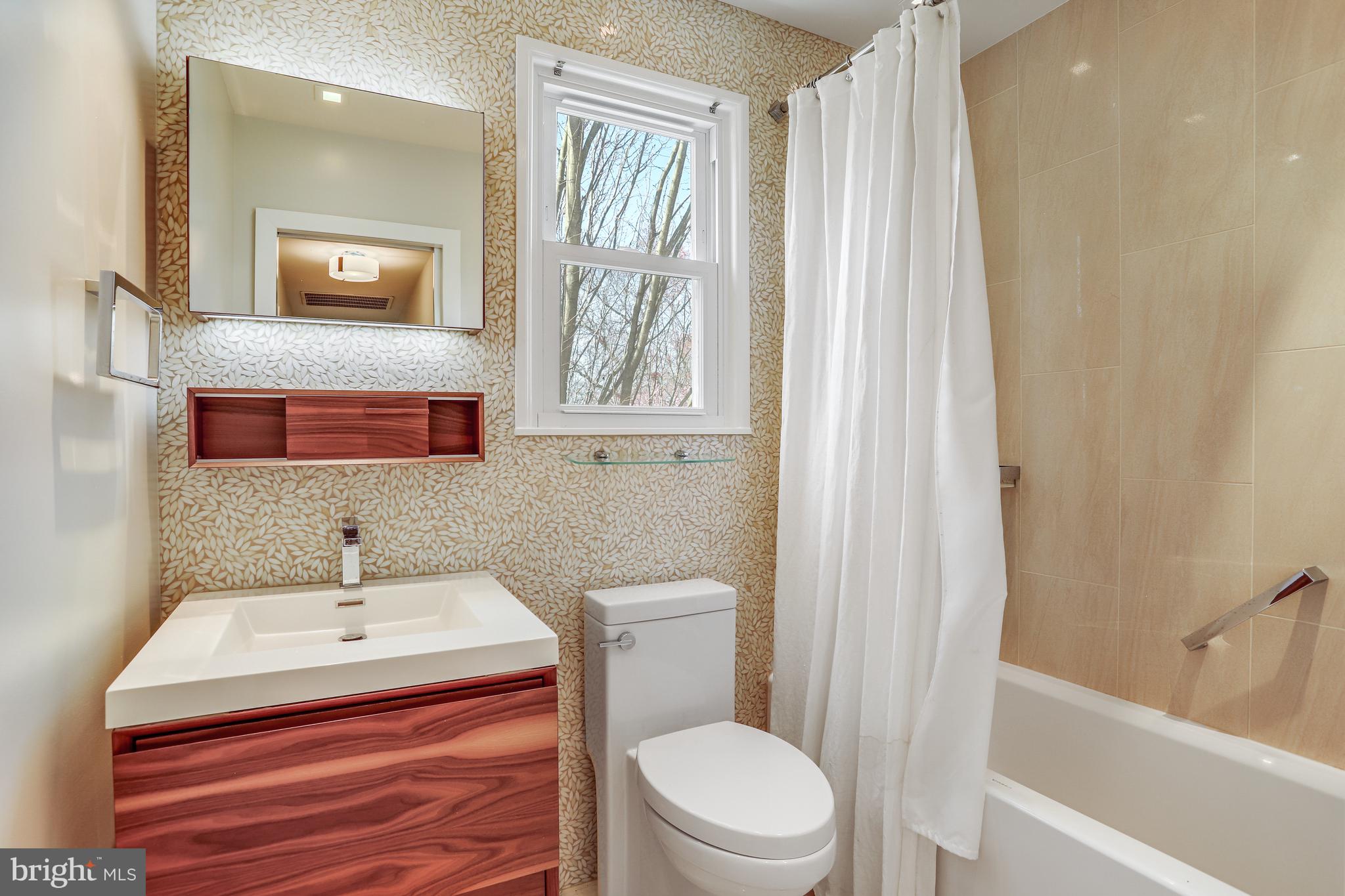 9815 Belhaven Road Bethesda, MD 20817 - Photo 35 of 53 Hall batheoom