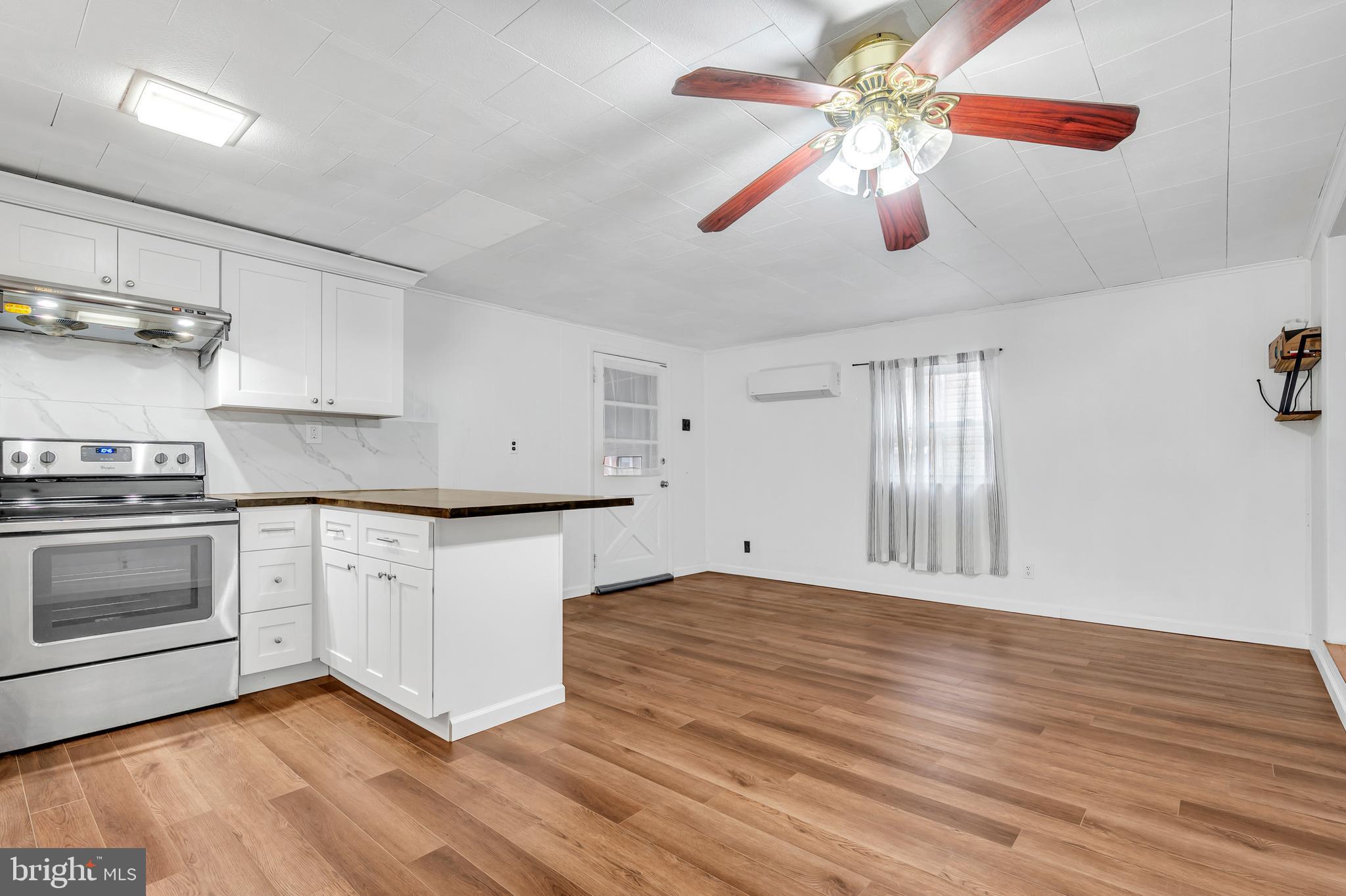 29 School Lane Springfield, PA 19064 - Photo 10 of 29 Huge Eat-in Area