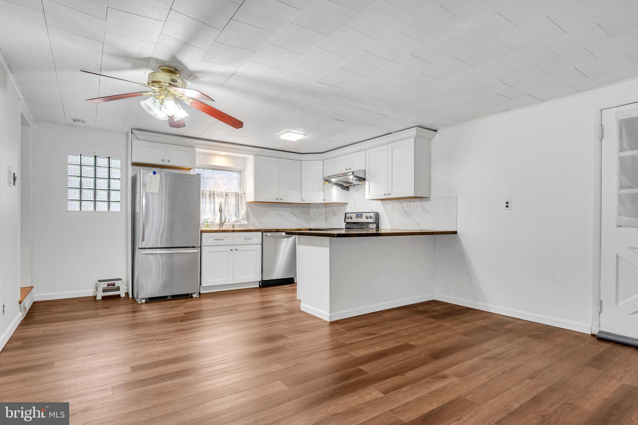 29 School Lane Springfield, PA 19064 - Photo 6 of 29 Updated Eat-in Kitchen