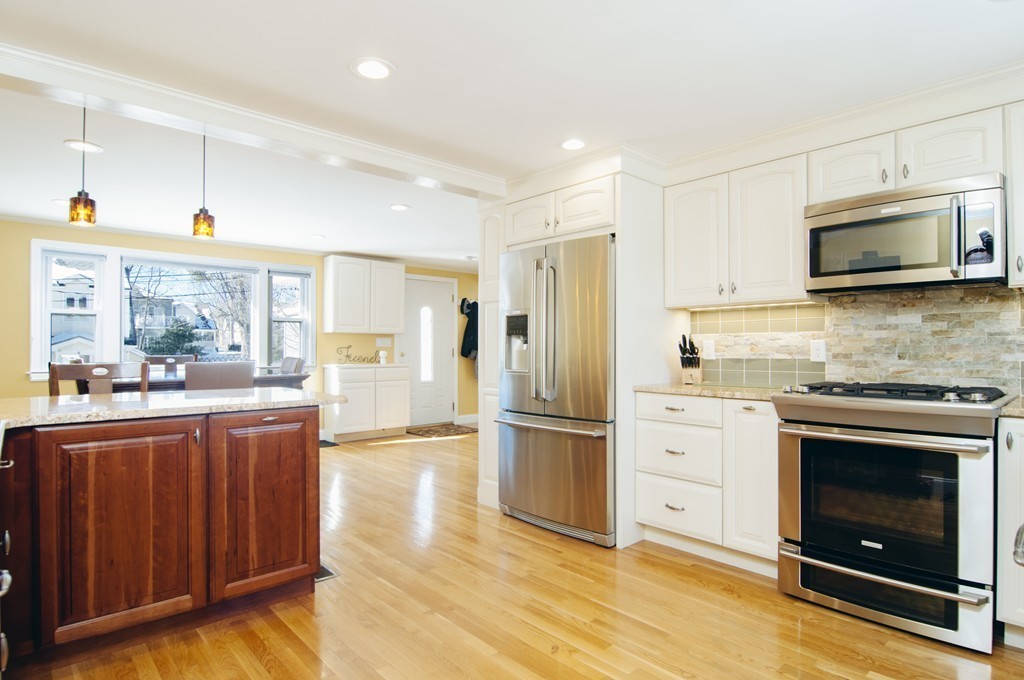 19 Stuart Street Watertown, MA 02472 - Photo 3 of 23