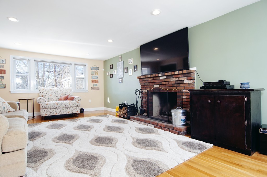 19 Stuart Street Watertown, MA 02472 - Photo 8 of 23