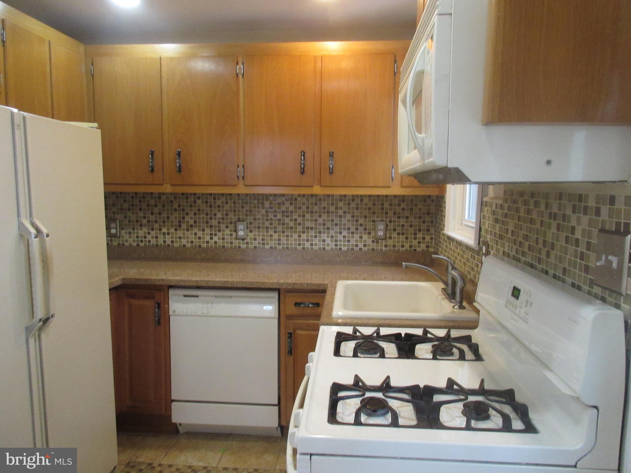 945 Clements Bridge Road Barrington, NJ 08007 - Photo 3 of 21 Gallery Image 3