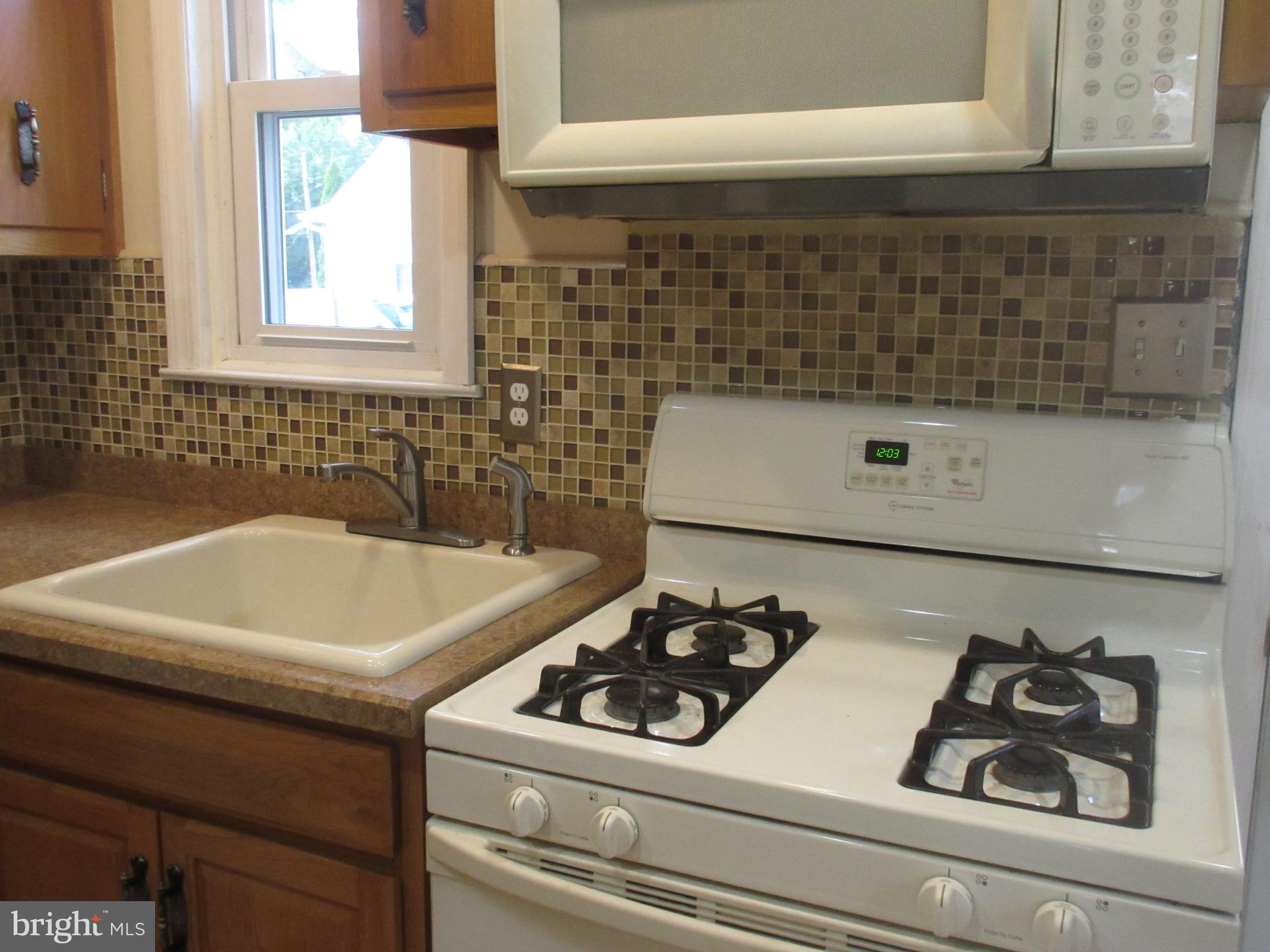 945 Clements Bridge Road Barrington, NJ 08007 - Photo 4 of 21 Gallery Image 4