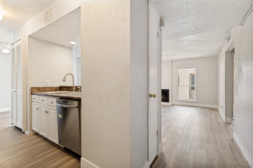 5522 Boca Raton Boulevard, Unit 404 Fort Worth, TX 76112 - Photo 2 of 12