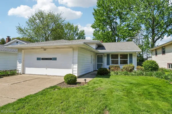 $266,500 | 8305 Mentorwood Drive, Mentor, OH 44060