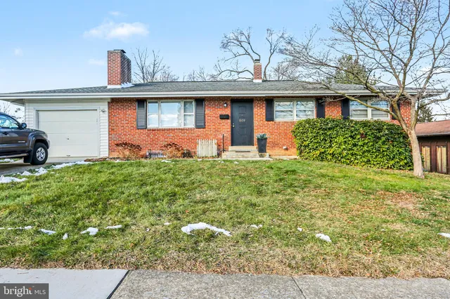 $1,895 | 509 Grandview Avenue, Camp Hill, PA 17011