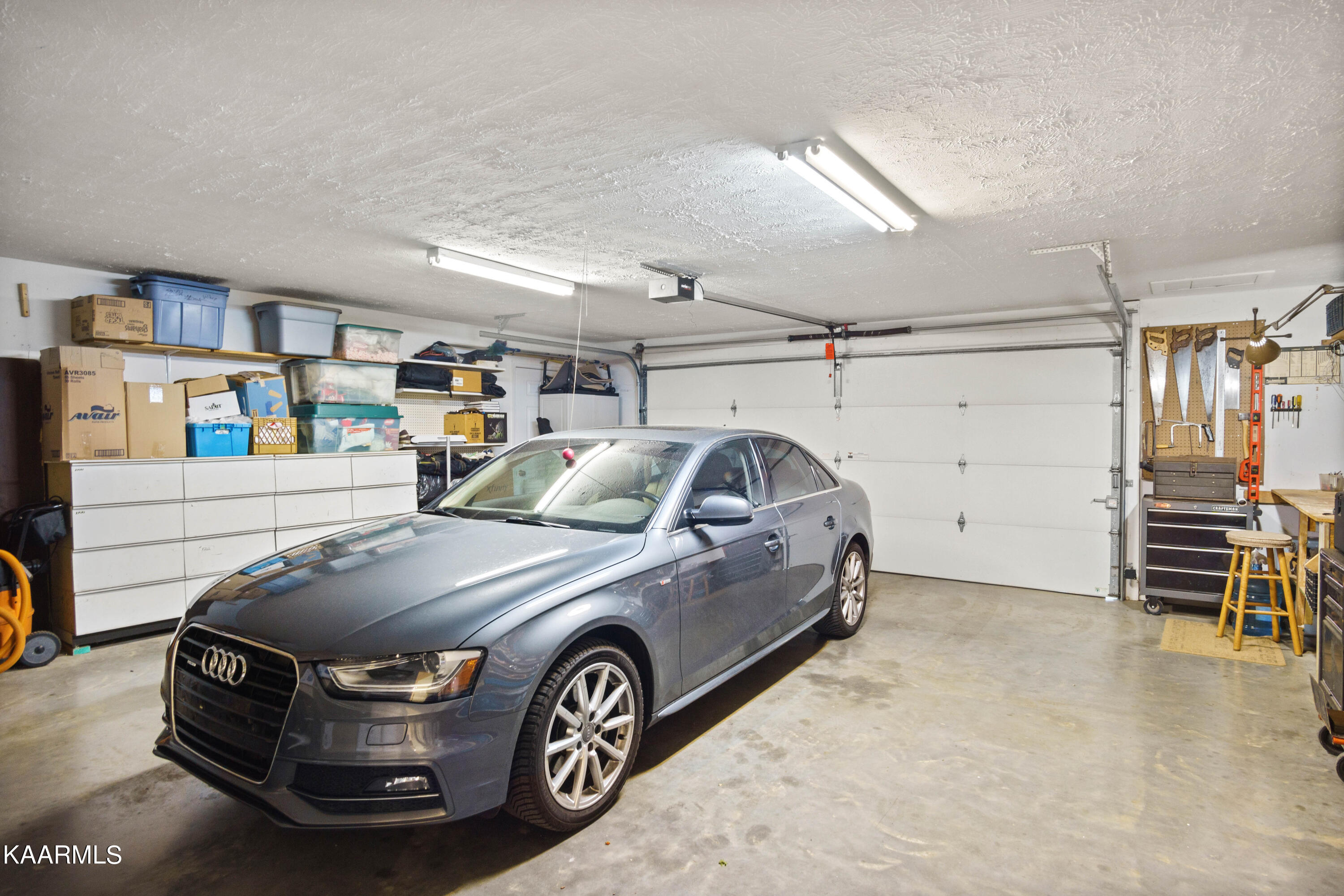 2180 Ranch Road Dandridge, TN 37725 - Photo 26 of 48 garage