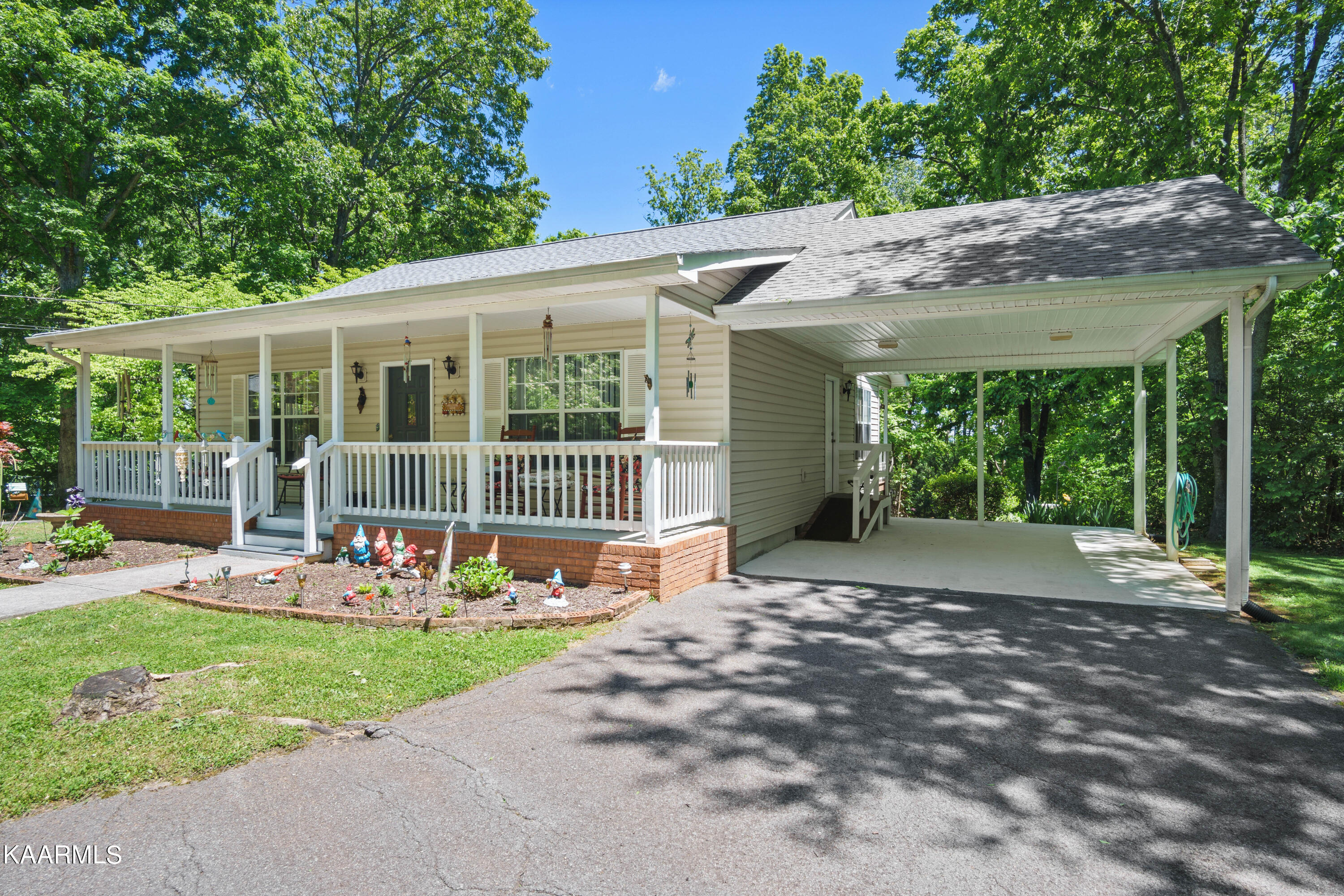 2180 Ranch Road Dandridge, TN 37725 - Photo 31 of 48 exterior guest 1