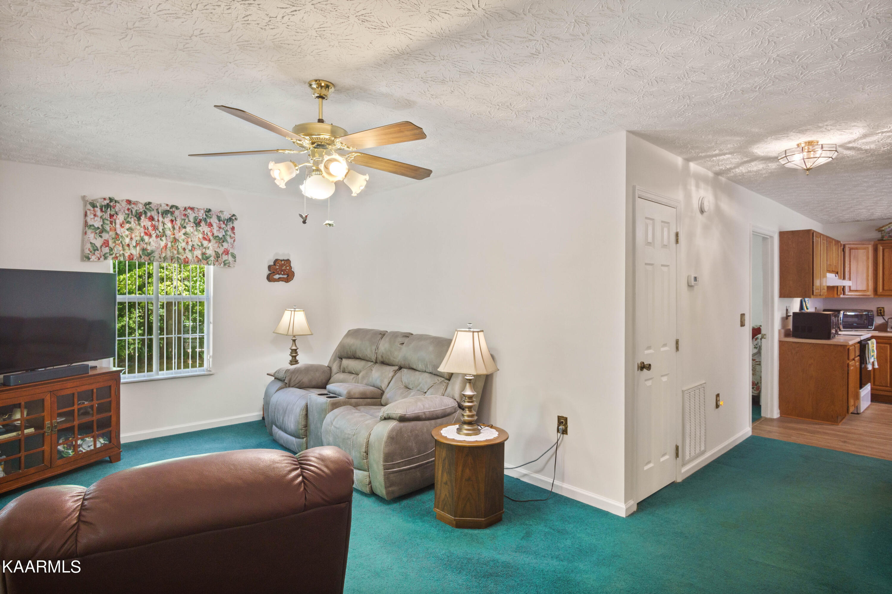 2180 Ranch Road Dandridge, TN 37725 - Photo 36 of 48 guest living room 1