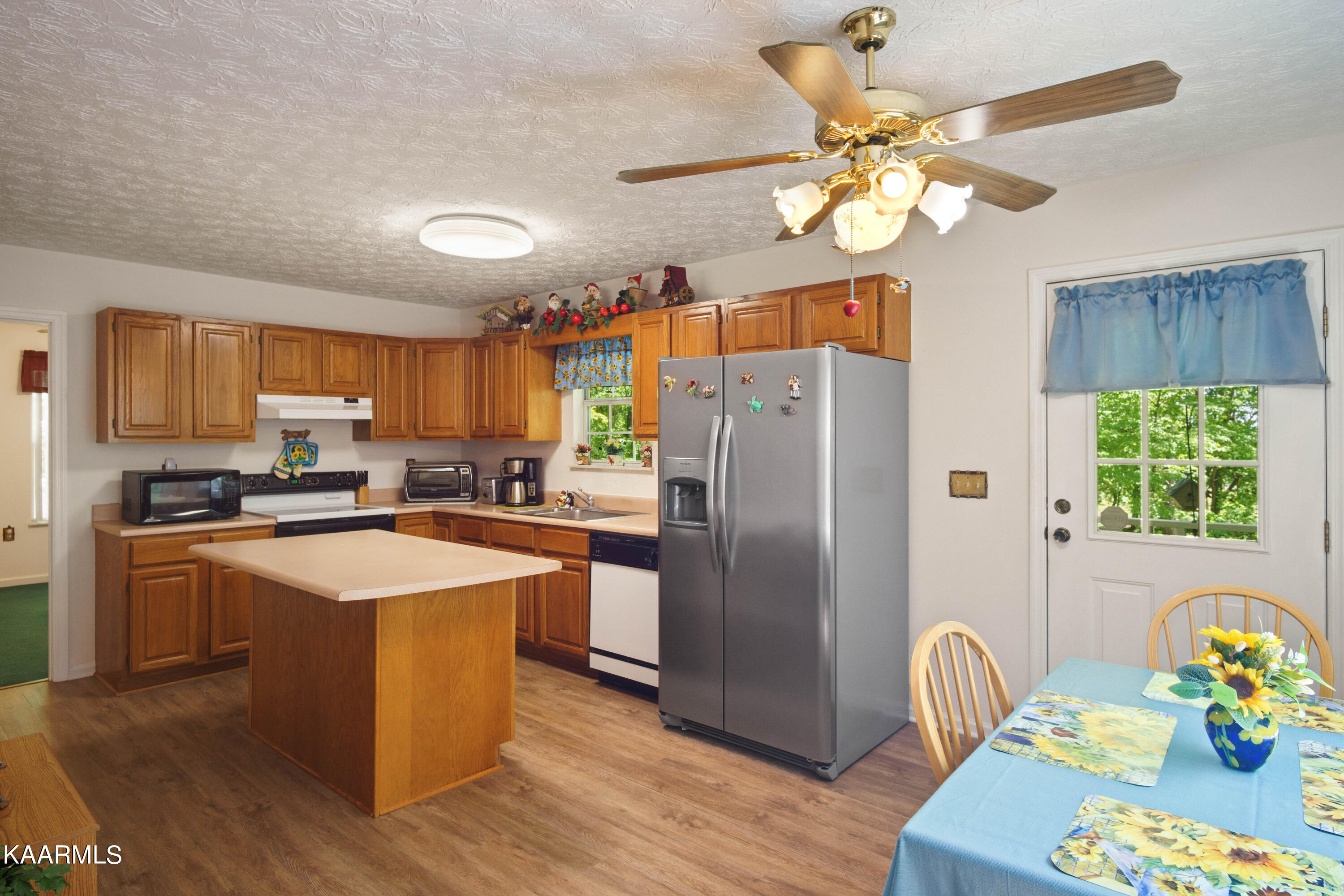 2180 Ranch Road Dandridge, TN 37725 - Photo 38 of 48 guest kitchen 2