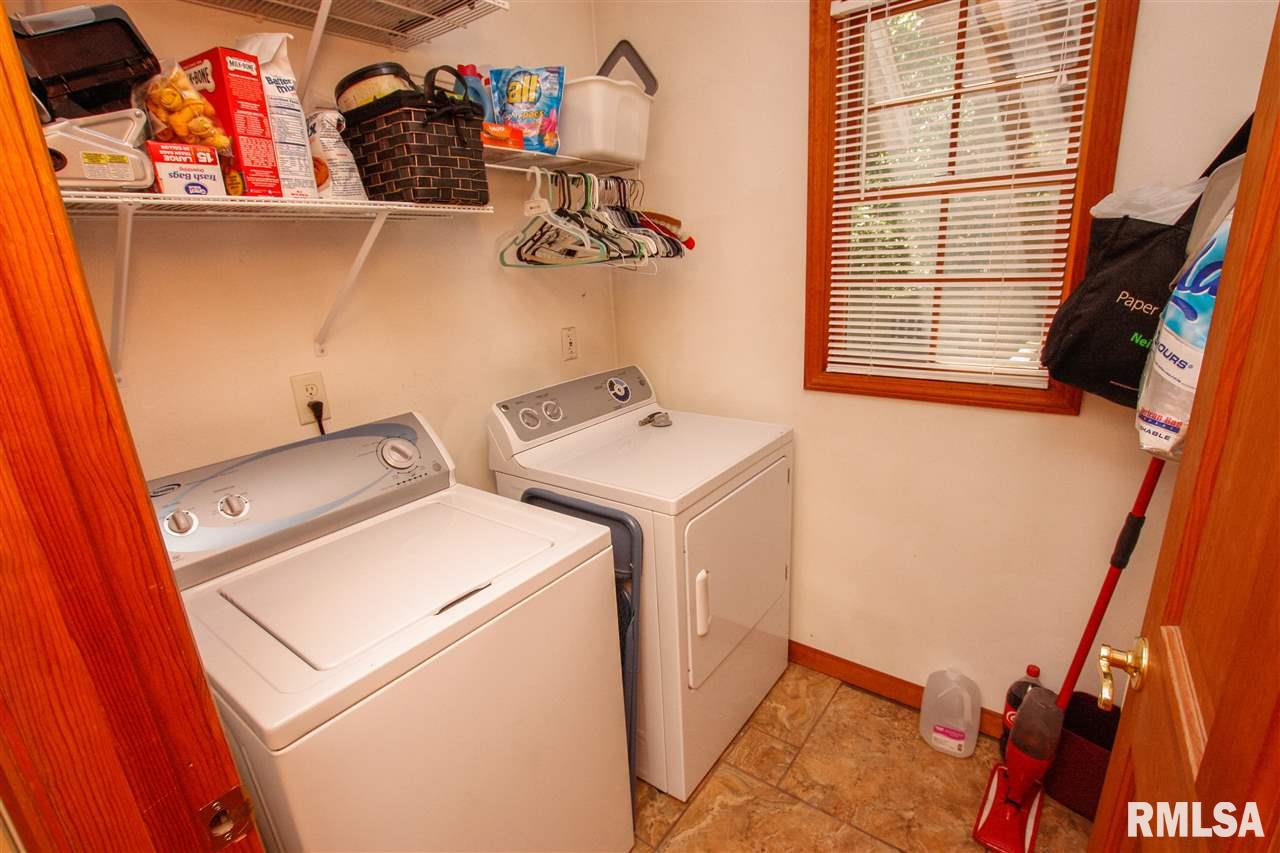 7999 Pin Oak Road Manito, IL 61546 - Photo 11 of 34 Gallery Image 11