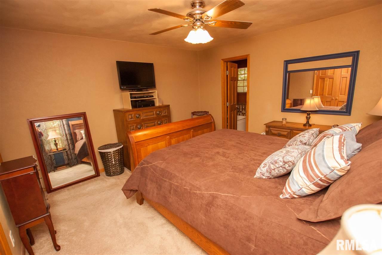 7999 Pin Oak Road Manito, IL 61546 - Photo 13 of 34 Gallery Image 13