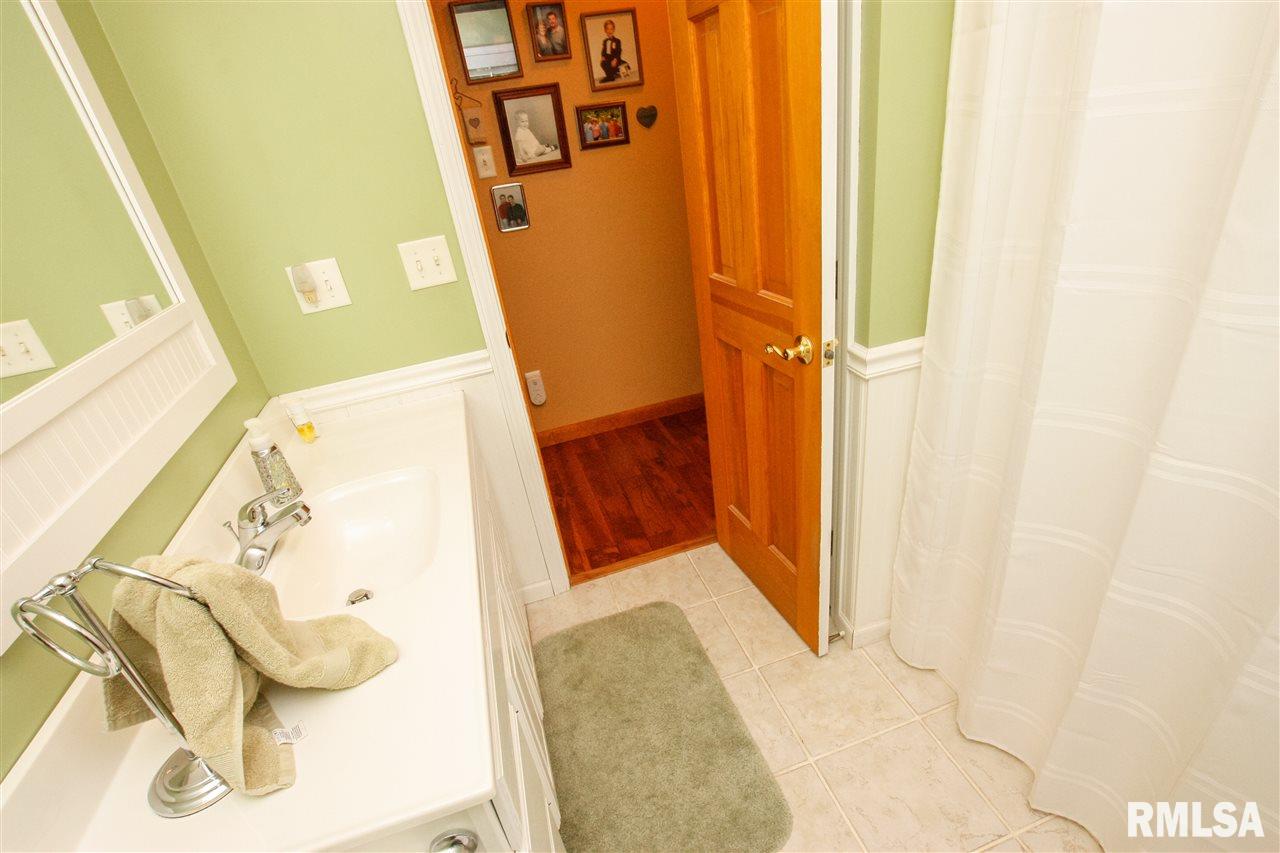 7999 Pin Oak Road Manito, IL 61546 - Photo 17 of 34 Gallery Image 17