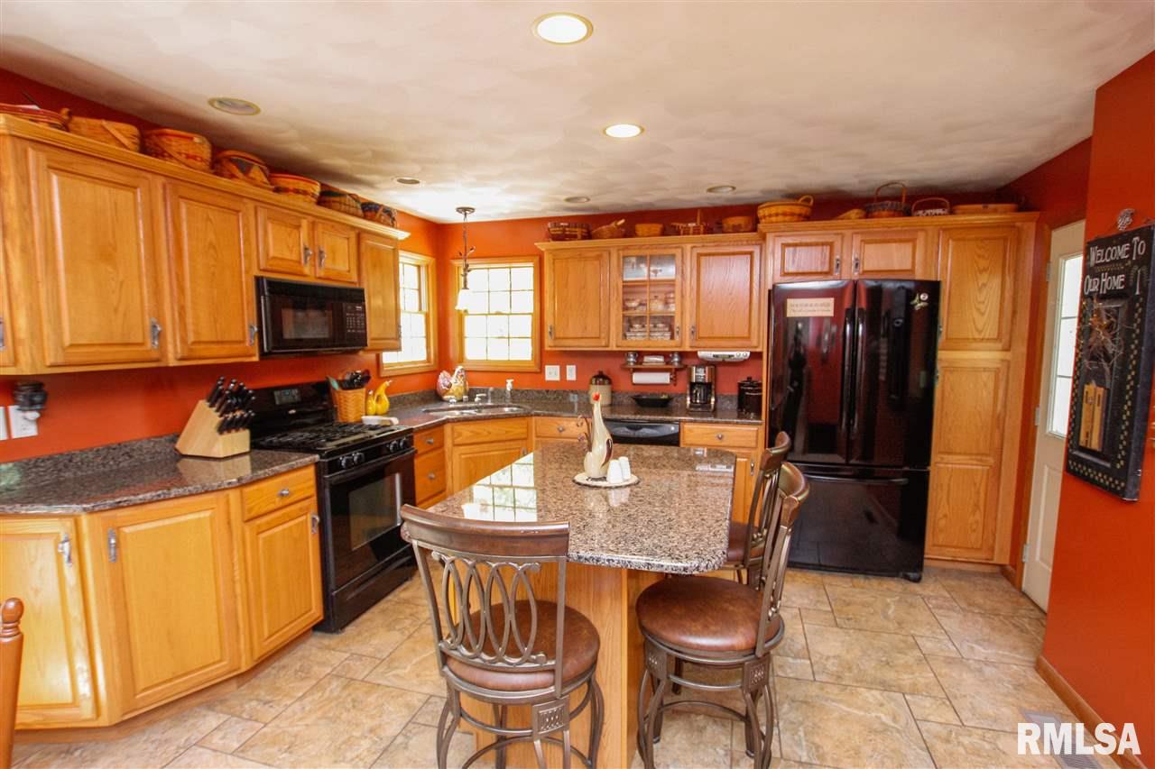7999 Pin Oak Road Manito, IL 61546 - Photo 8 of 34 Gallery Image 8