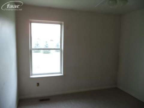 8082 Morrish Road Flushing, MI 48433 - Photo 7 of 24 20356747-6.JPG