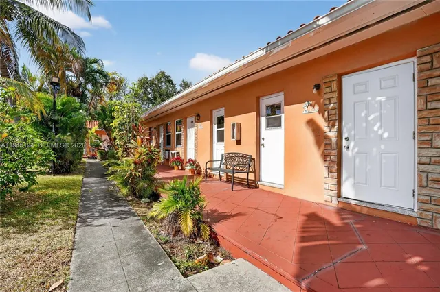 $1,650 | 140 Southwest 30th Court, Unit 148, Miami, FL 33135