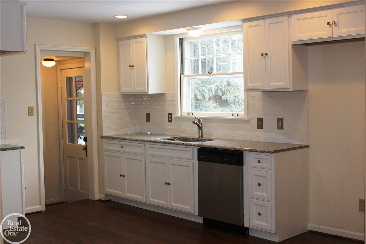 538 Barrington Road Grosse Pointe Park, MI 48230 - Photo 2 of 18