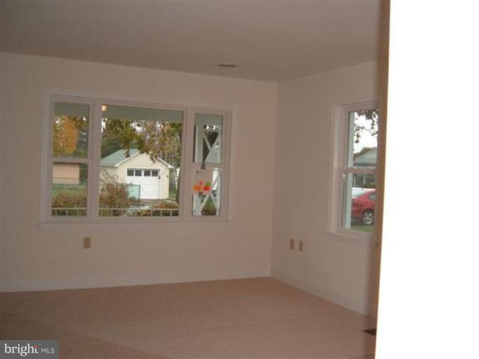 17514 York Road Hagerstown, MD 21740 - Photo 5 of 21 Living Room