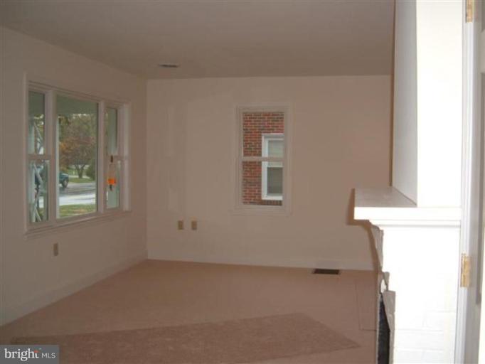 17514 York Road Hagerstown, MD 21740 - Photo 8 of 21 Living Room #3