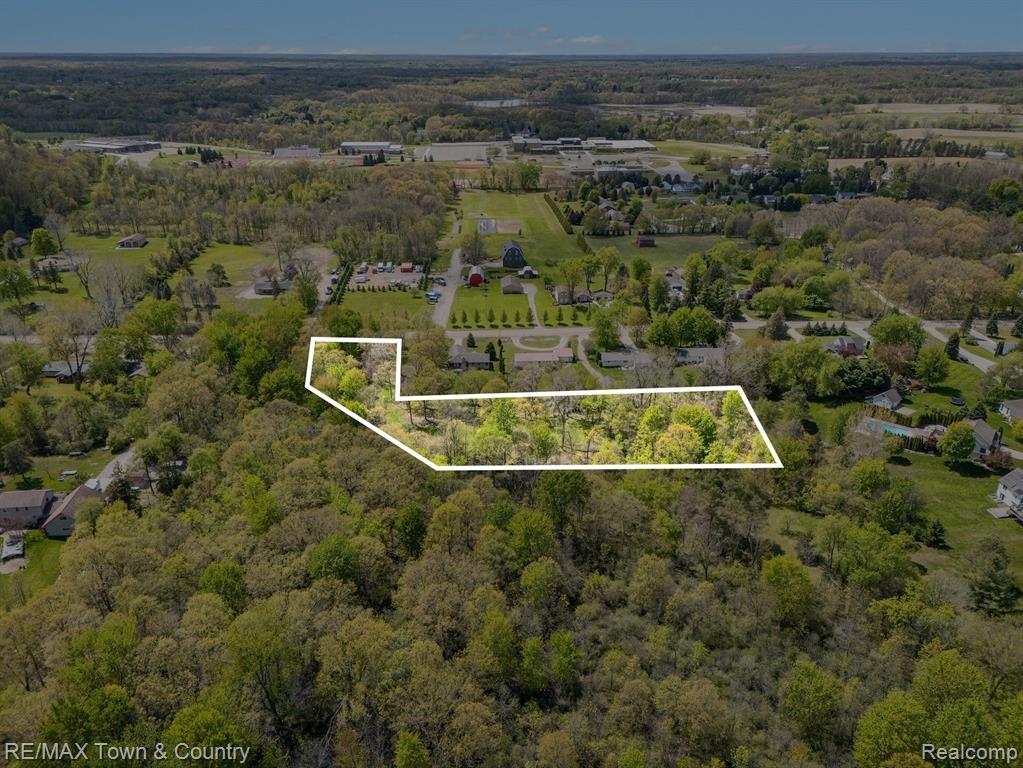 15127 Hogan Road Linden, MI 48451 - Photo 5 of 10