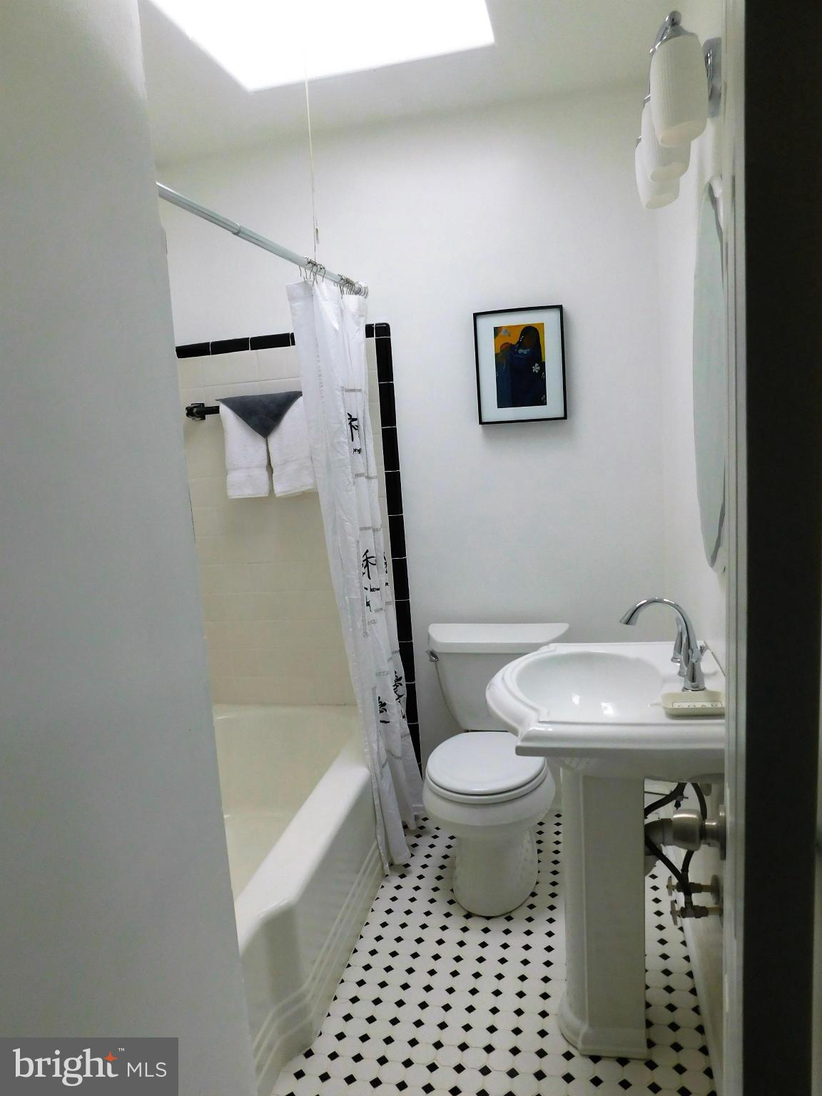 4549 Pen Lucy Road Baltimore, MD 21229 - Photo 16 of 26 Bath