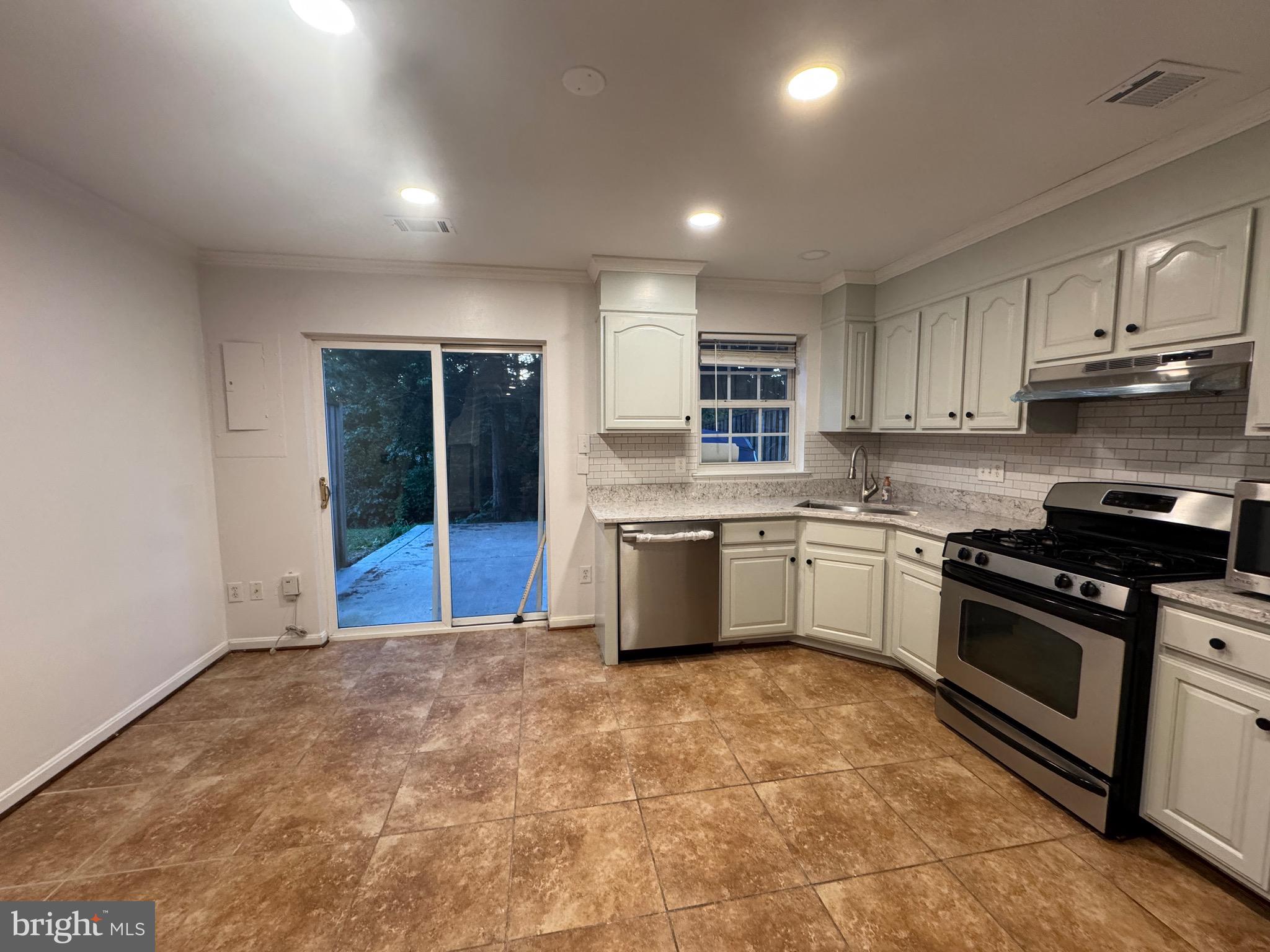 8876 Stable Forest Place Bristow, VA 20136 - Photo 13 of 24