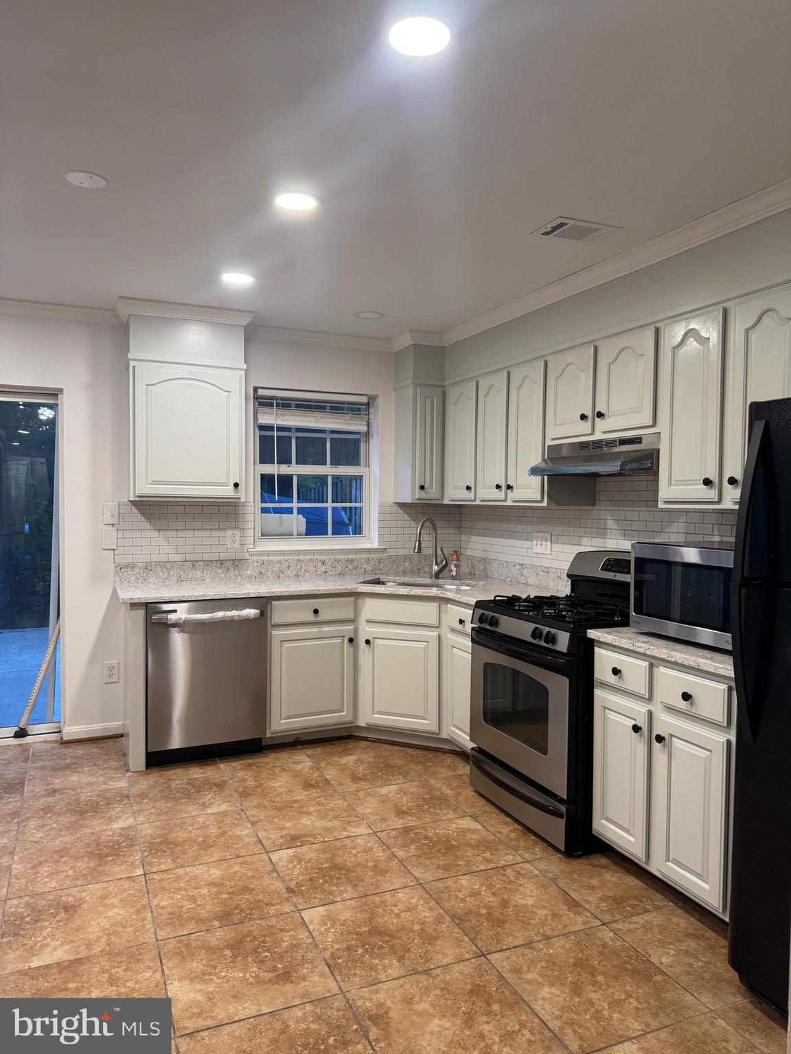 8876 Stable Forest Place Bristow, VA 20136 - Photo 15 of 24