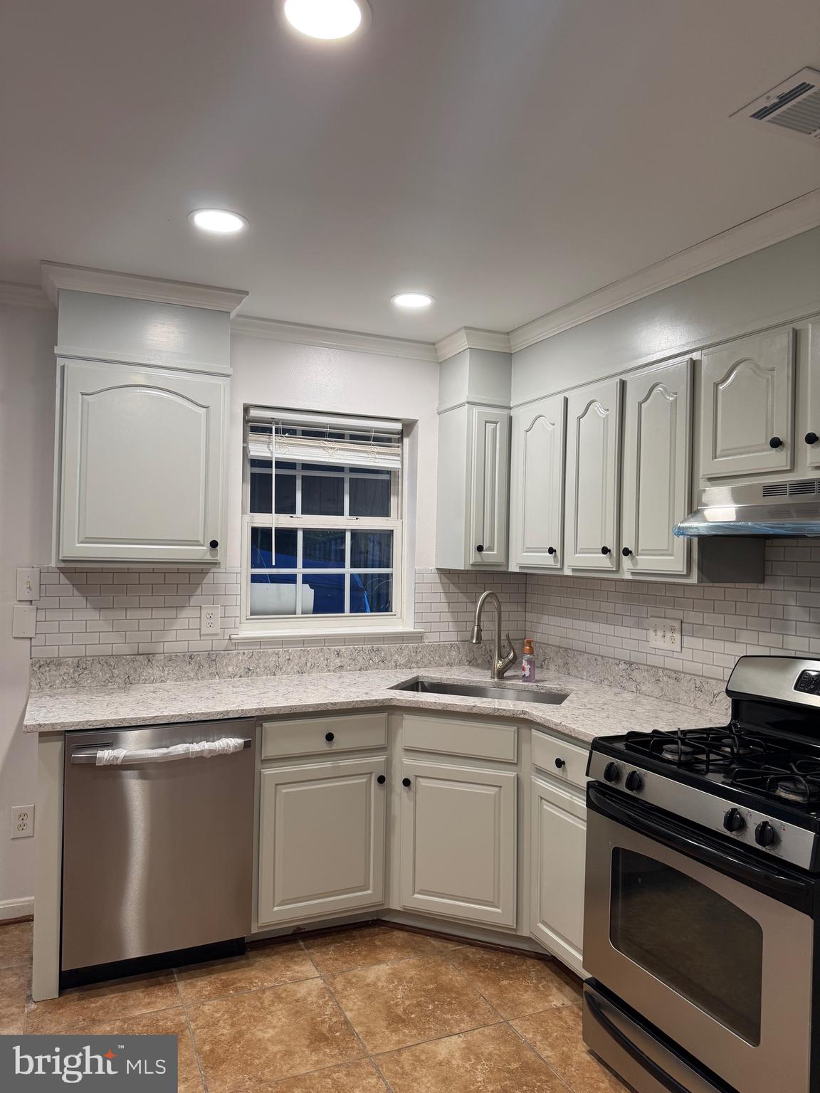 8876 Stable Forest Place Bristow, VA 20136 - Photo 9 of 24