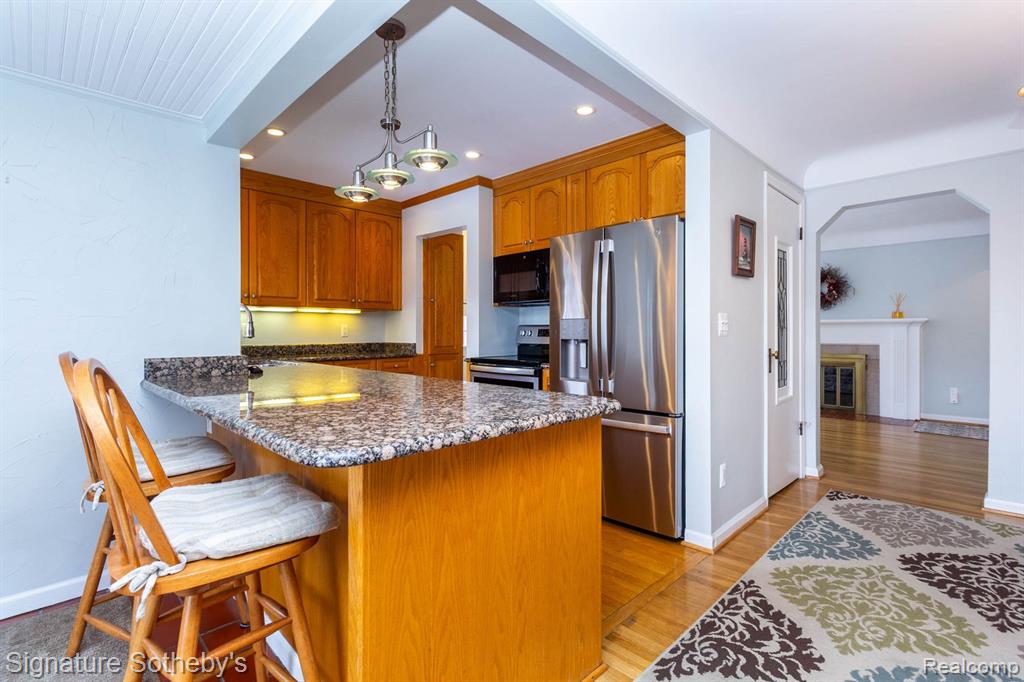 2252 Pembroke Road Birmingham, MI 48009 - Photo 10 of 41
