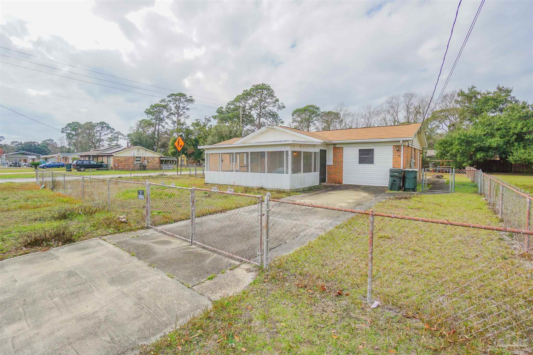 1001 Decatur Avenue Pensacola, FL 32507 - Photo 4 of 34