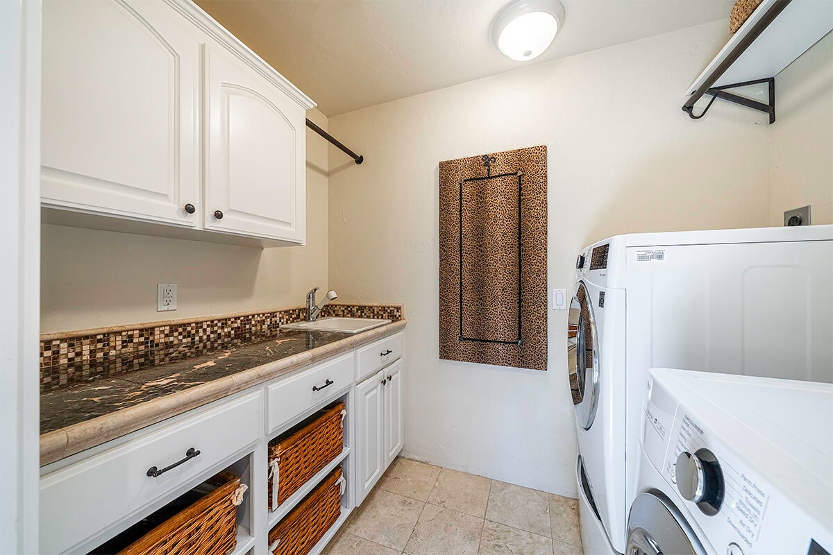 3343 Lone Pine Road Medford, OR 97504 - Photo 31 of 47 2nd Level Laundry Room With Built-In Cabinetry, Folding Counter & Sink