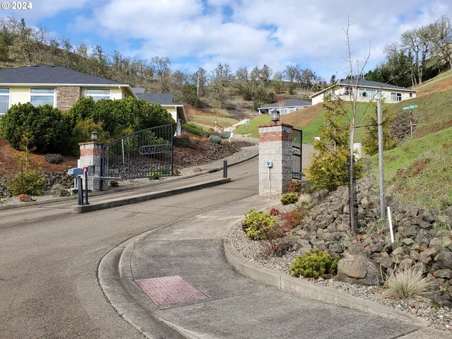 $80,000 | 2503 Northwest Troost Street, Unit 16, Roseburg, OR 97471