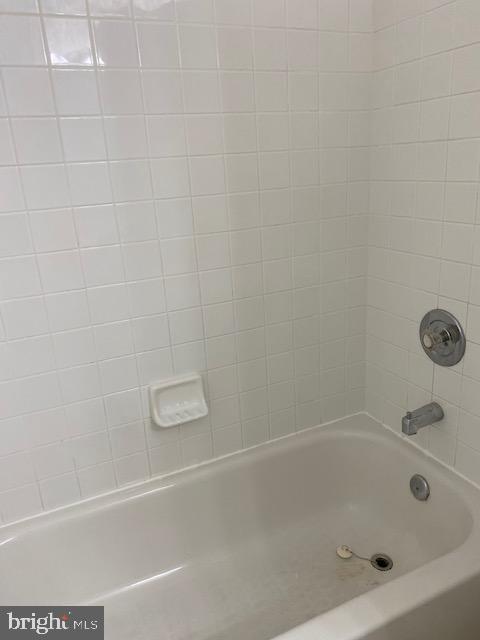 7903 Valley Manor Road, Unit 203 Owings Mills, MD 21117 - Photo 20 of 21 MBR BA w/ tub