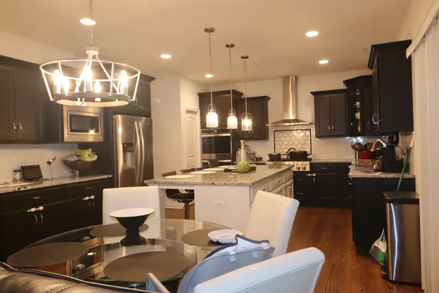 $975,000 | 4215 Chinaberry Lane, Naperville, IL 60564