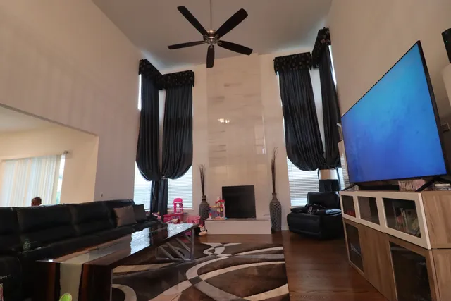 $975,000 | 4215 Chinaberry Lane, Naperville, IL 60564