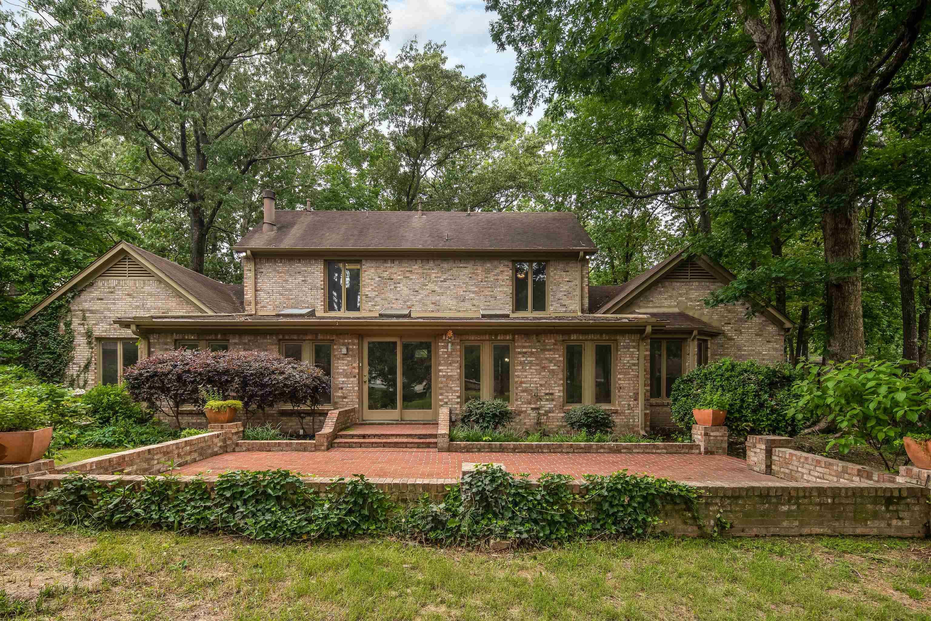 1946 Kirby Road Memphis, TN 38119 - Photo 4 of 25 Gallery Image 4