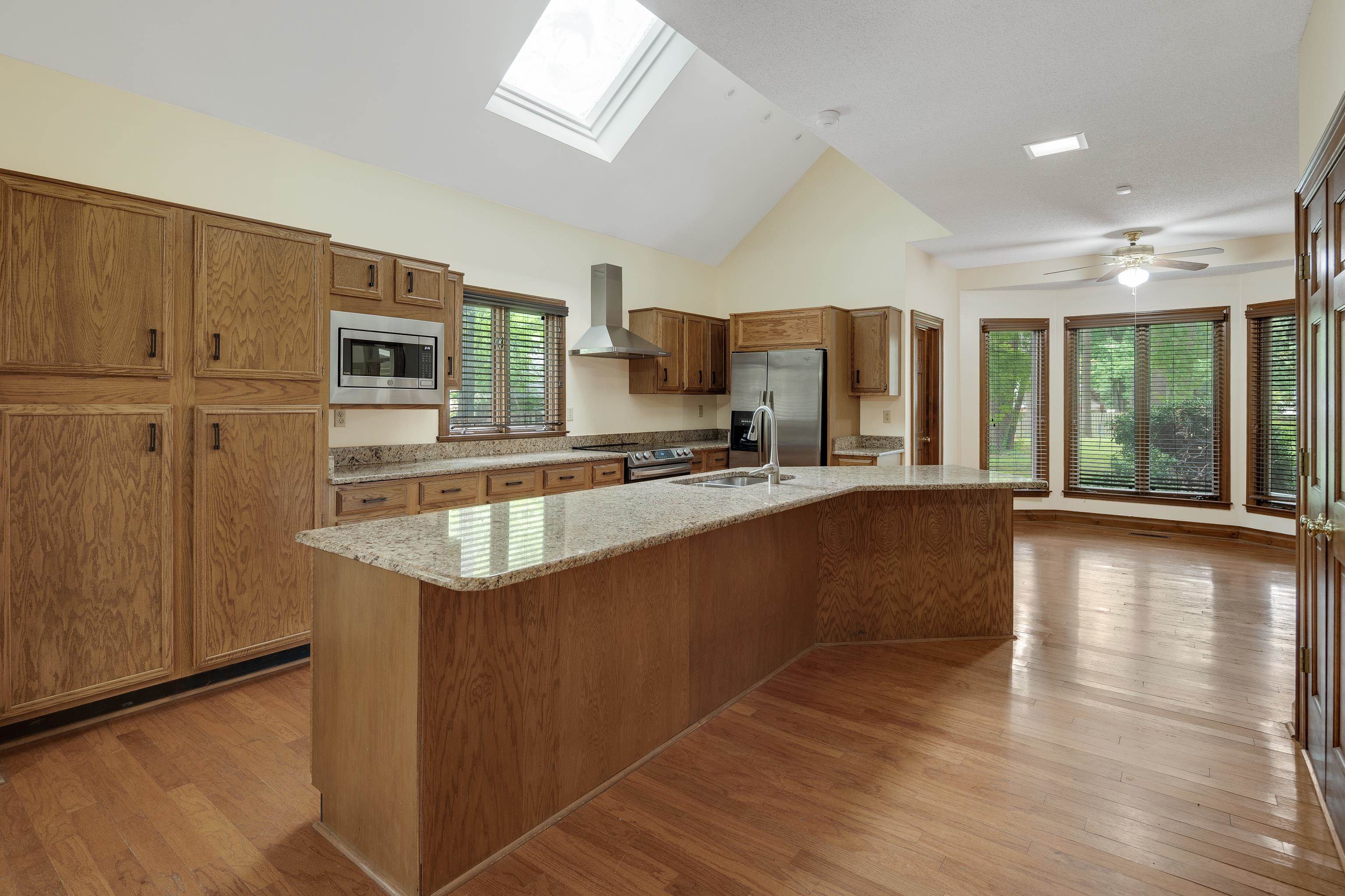 1946 Kirby Road Memphis, TN 38119 - Photo 8 of 25 Gallery Image 8