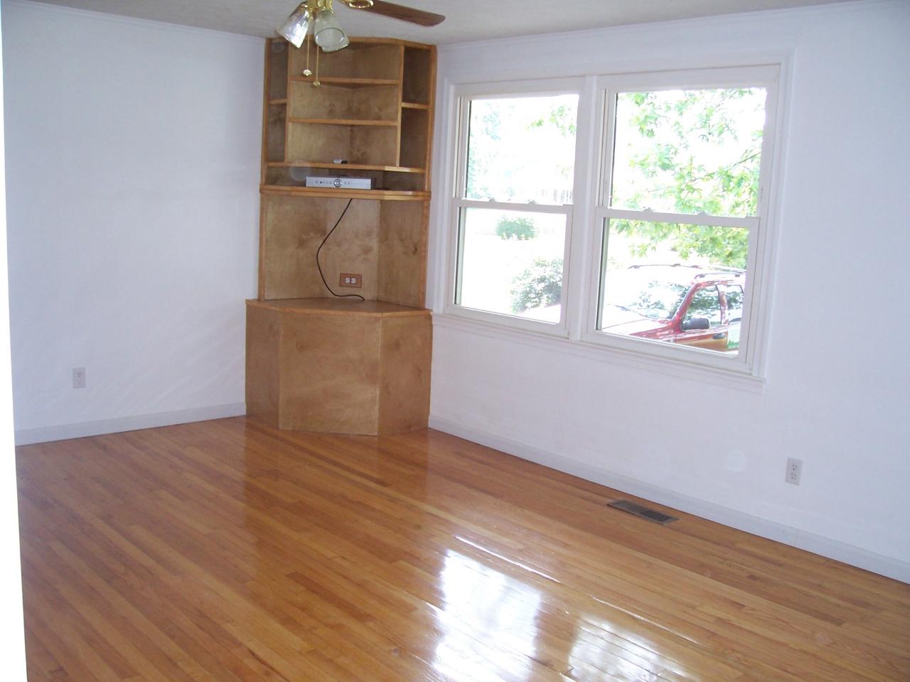 428 Winding Way Road Covington, VA 24426 - Photo 3 of 12 Living Area