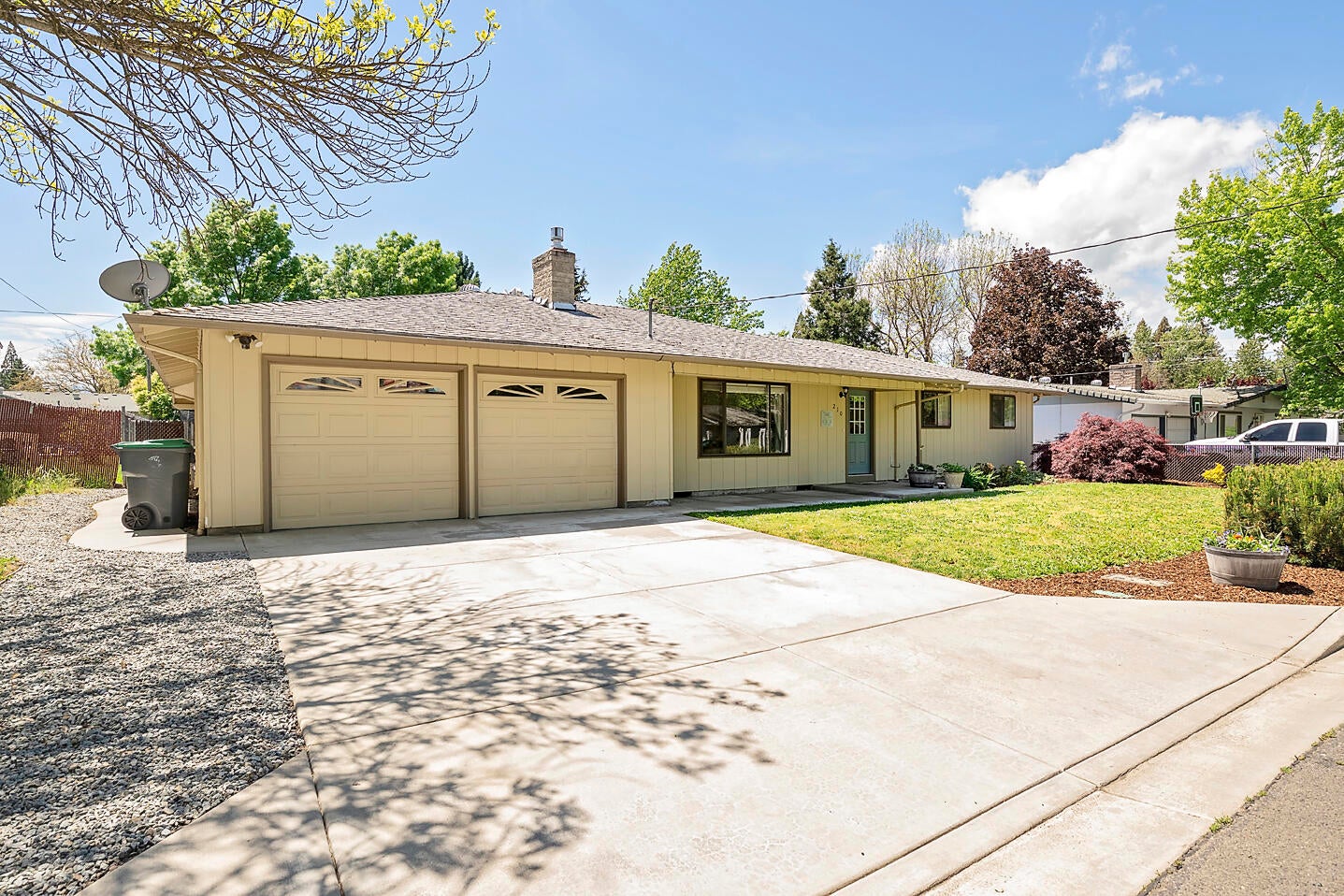 210 Victoria Way Central Point, OR 97502 - Photo 2 of 20 Victoria_017 copy