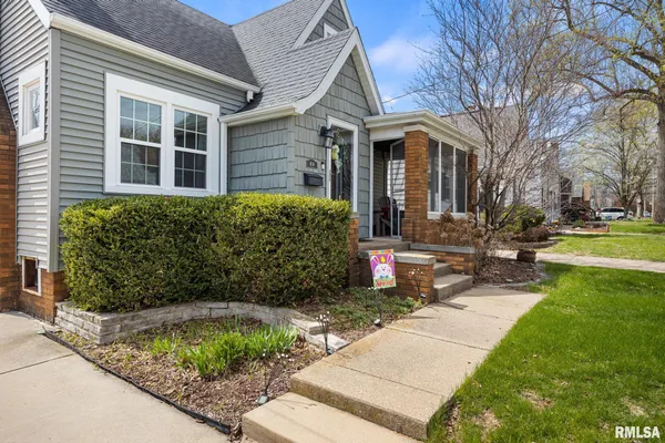 $249,000 | 406 West Lawndale Avenue, Peoria, IL 61604